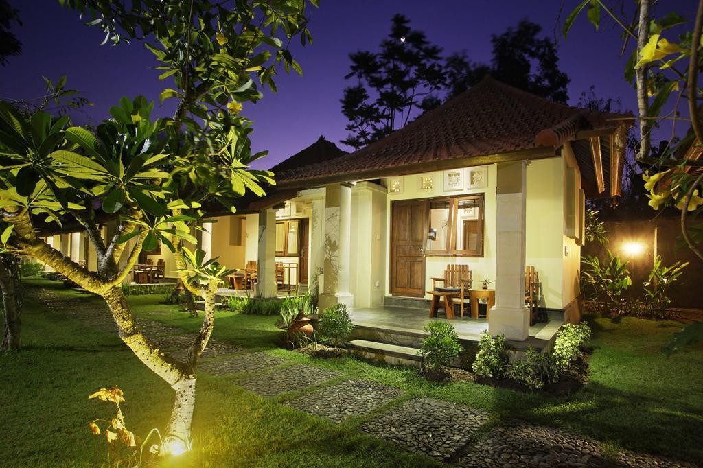 Puri Rinjani Bungalows & Hostel Kuta  Exterior foto